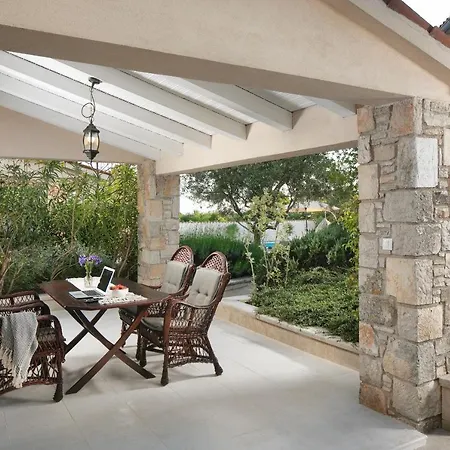 Pietre D'istria - With Private Service Villa